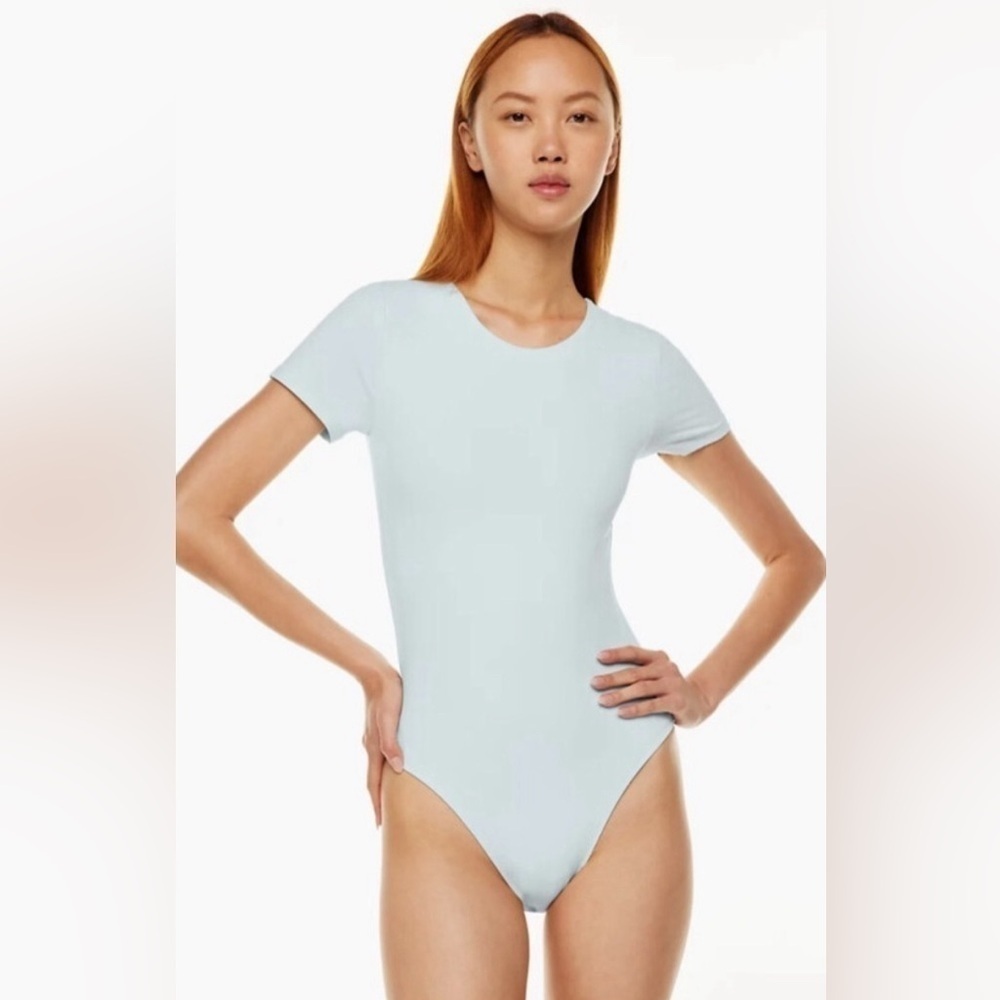 Aritzia Babaton Baby Blue Contour Crew Shortsleeve Bodysuit